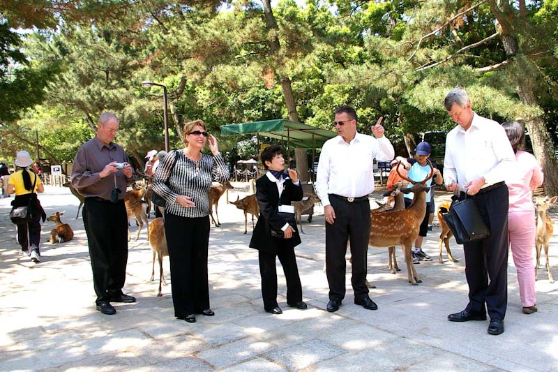 Advisor Yoneko Oyama with guests